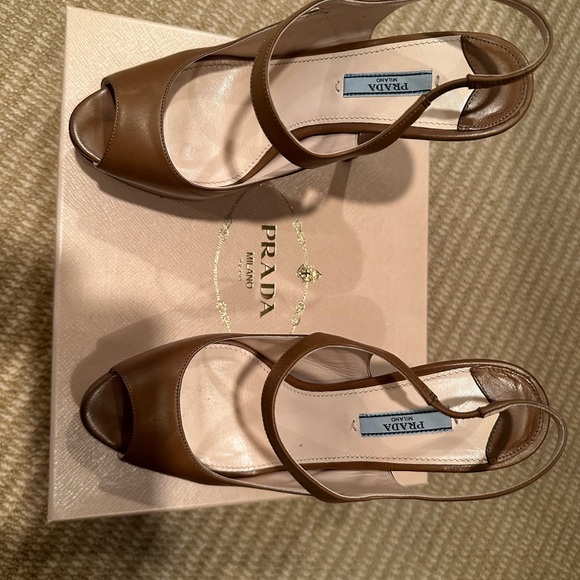 PRADA platform Maryjane 5” Carmel color shoe - Picture 3 of 7